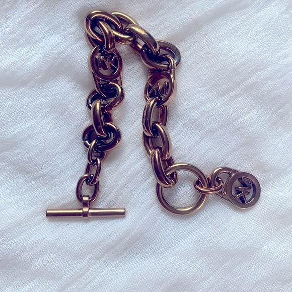 Michael Kors Chunky Toggle Clasp - Picture 3 of 4